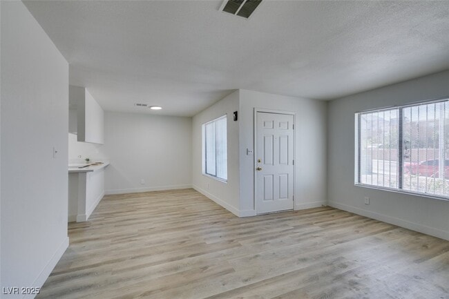 Building Photo - 6932 Kilgore Dr Unit B Rental