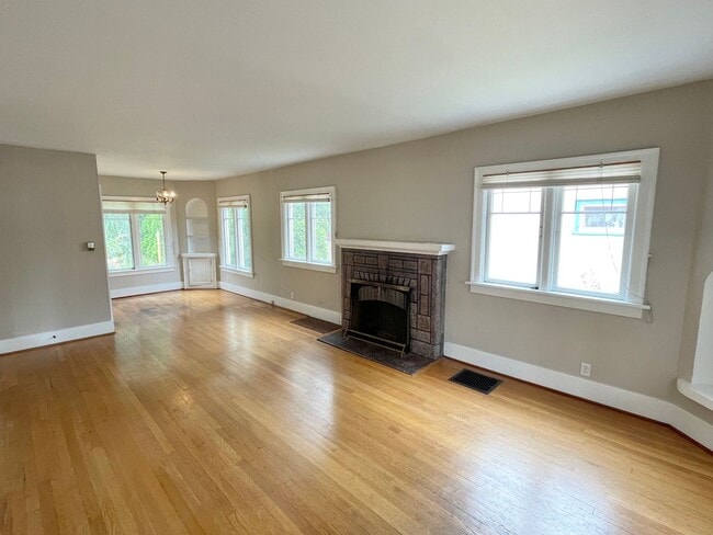 Photo - 6335 6th Ave NE
