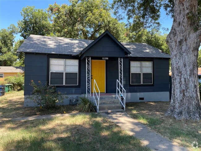 Building Photo - 1208 Haskell St Rental