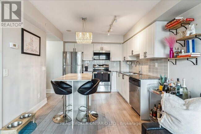 Photo - 1215 Bayly St Unit 401