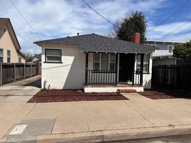 Building Photo - Cute Monterey Home