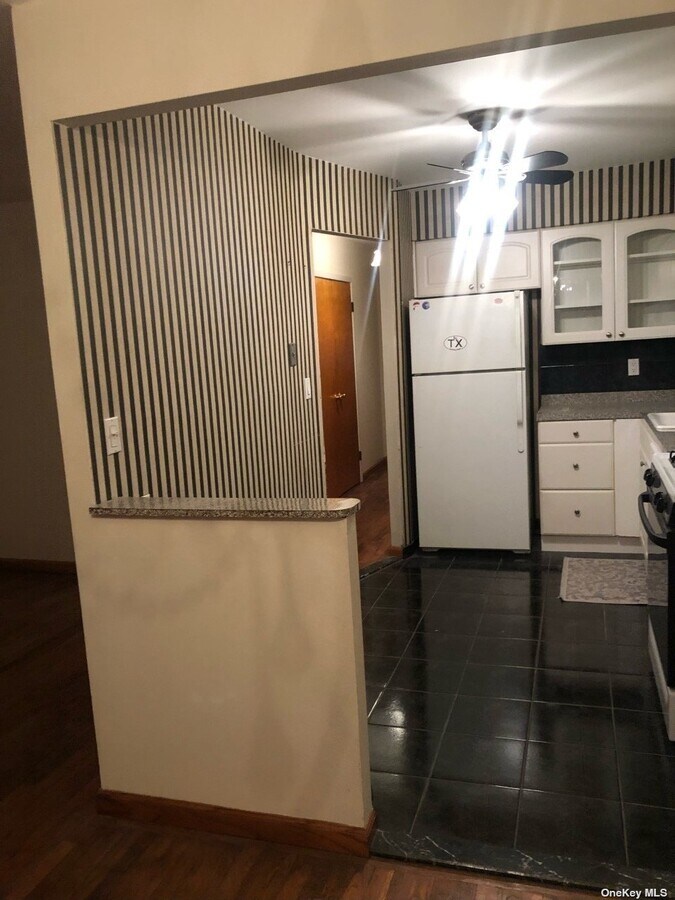 Photo - 71-57 Parsons Blvd