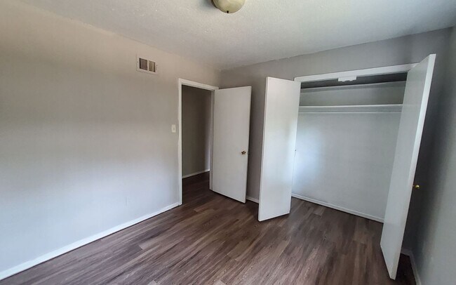 Photo - 3527 Vanuys Rd