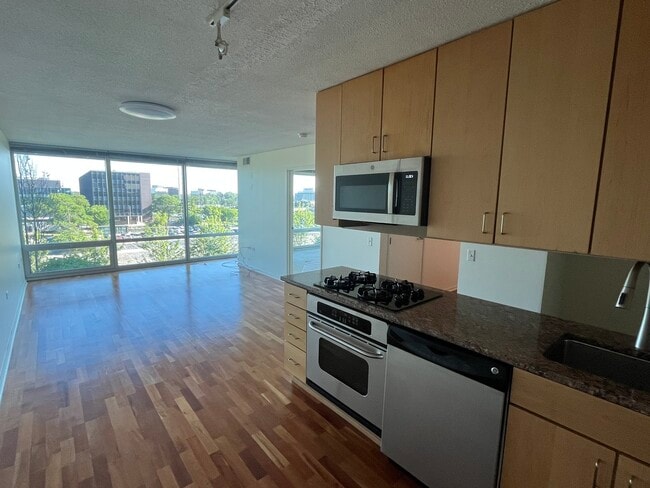 Photo - 9725 Woods Dr Unit 512