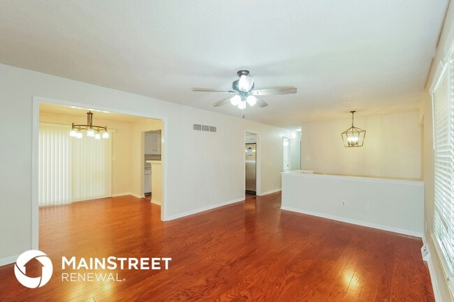 Photo - 513 NE Grant Dr