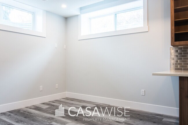 Photo - 10934-10972 72 Ave NW