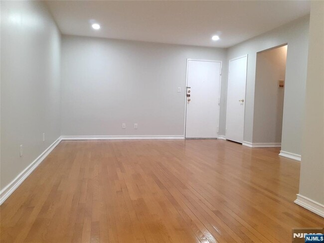 Photo - 116 71st St Unidad 12