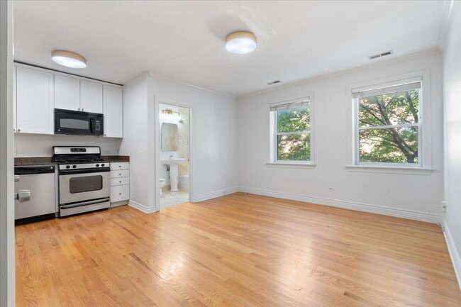 Photo - 1347 W Eddy St Unit 205