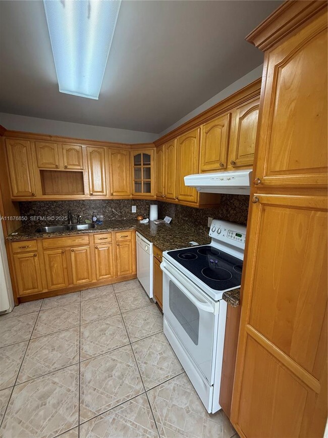 Photo - 2025 NE 164th St Unit 806