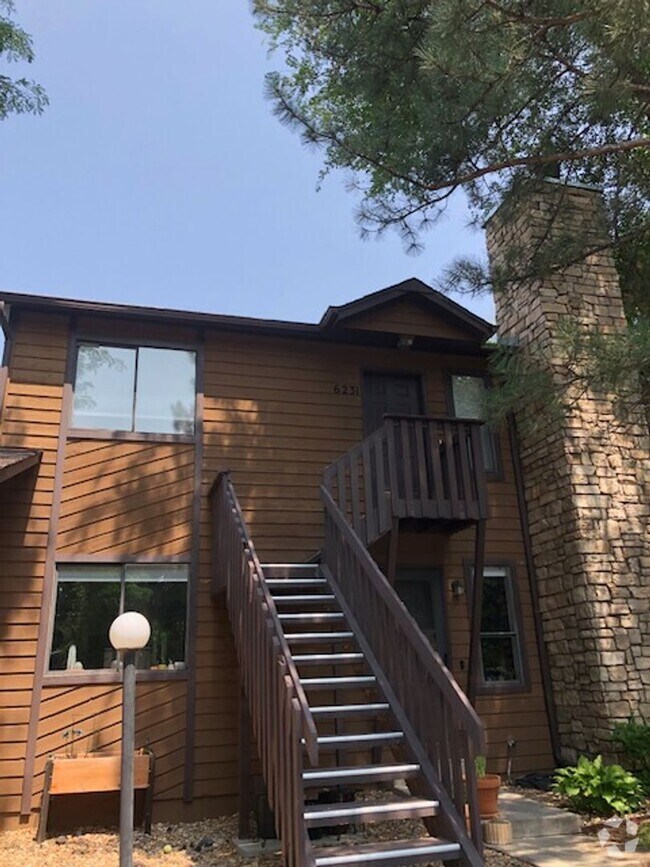 Building Photo - Spacious 1 bed/1bath/garage w fireplace. Rental