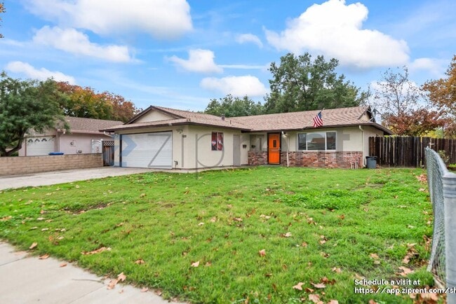 Photo - 909 N Estates Dr