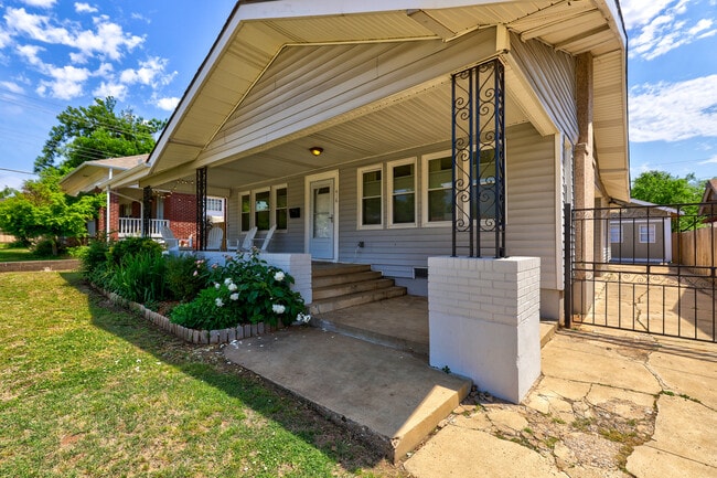 Photo - 416 NW 28th St