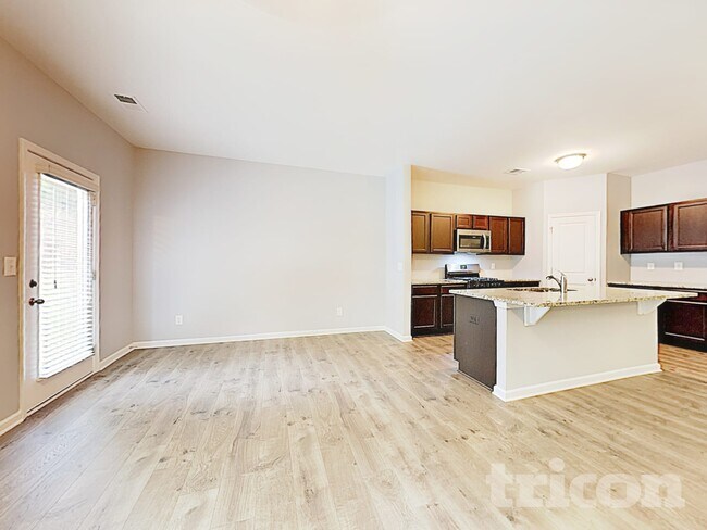 Photo - 3323 Lowland Dr