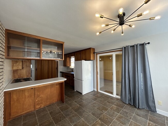 Photo - 2002 King St