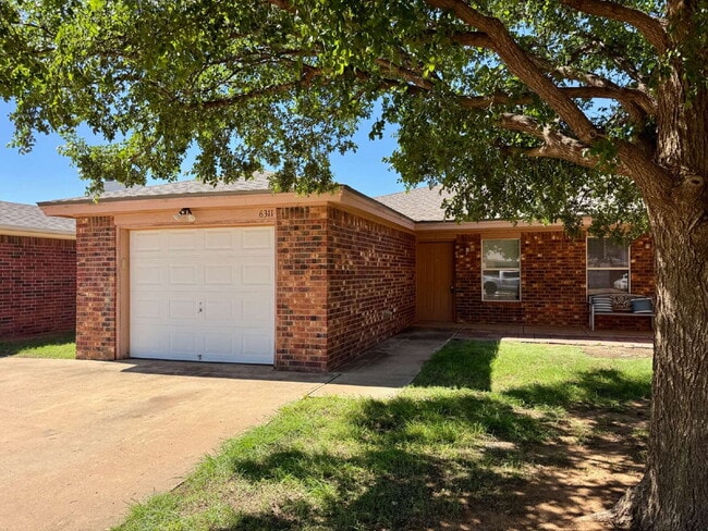 Photo - Charming Duplex in Frenship ISD 2-bed 2-bath +Garage Unidad 1