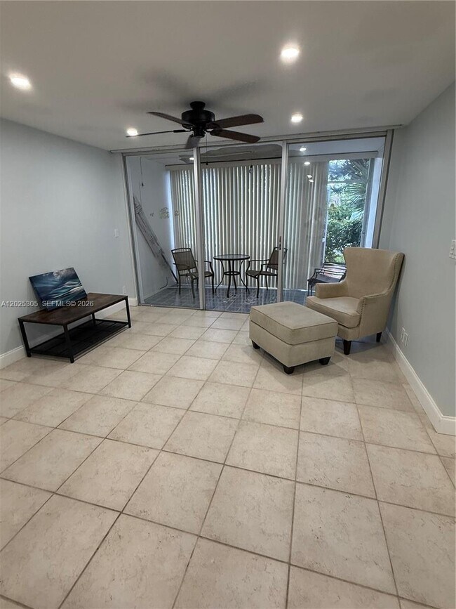 Photo - 942 NE 199th St Unit 102