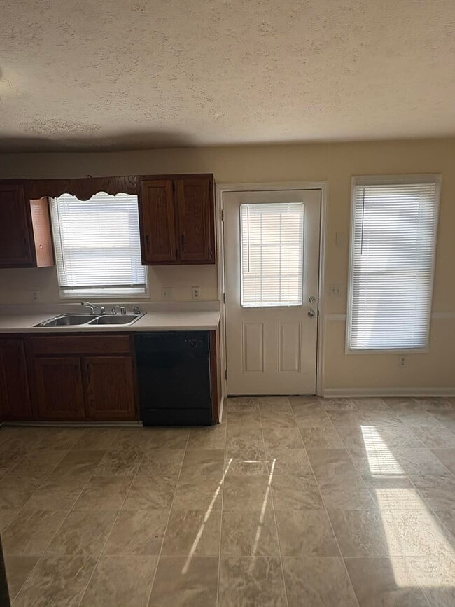 Photo - 1706 Oshea St