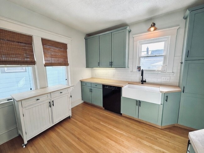 Photo - Charming 3bed 1.5bath Home in Saint Paul