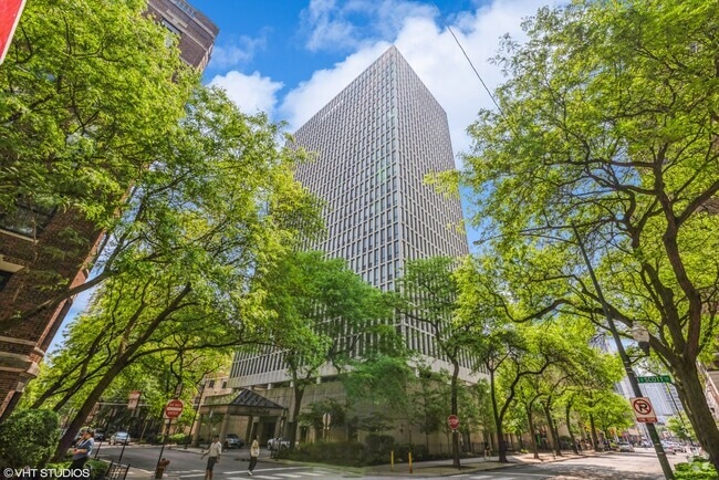Building Photo - 1 E Scott St Unit 711 Rental