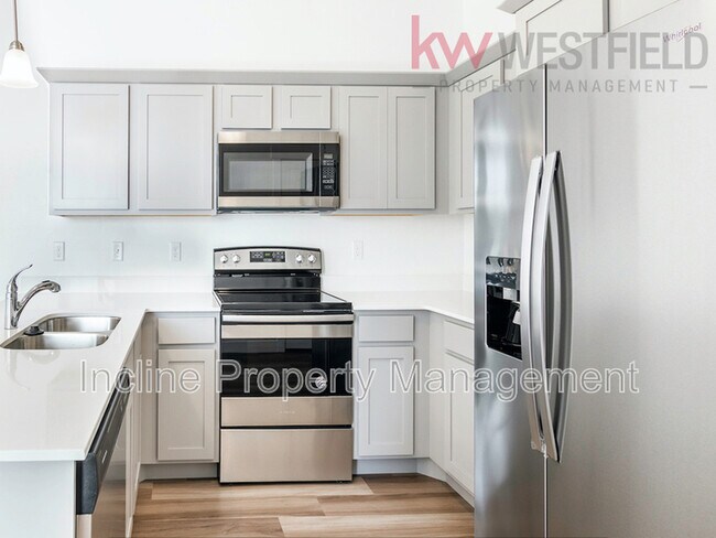 Photo - 752 260 W
