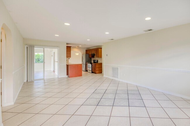 Photo - 2074 SE Doverbrook St