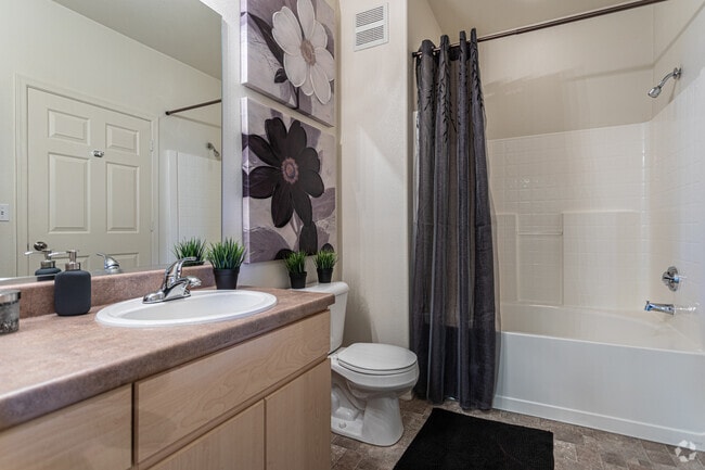 1BR, 1BA - 773 SF