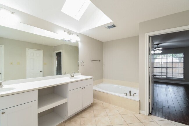 Photo - 4765 Oakmont Ct