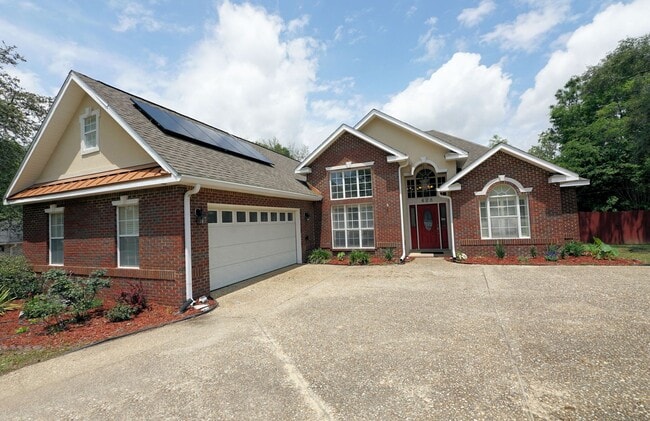 Building Photo - South Crestview Location with SOLAR PANELS