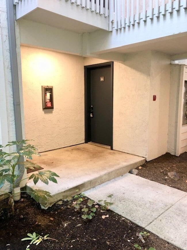 Building Photo - 2Bd/2Ba Kenmore Condo Unit A104