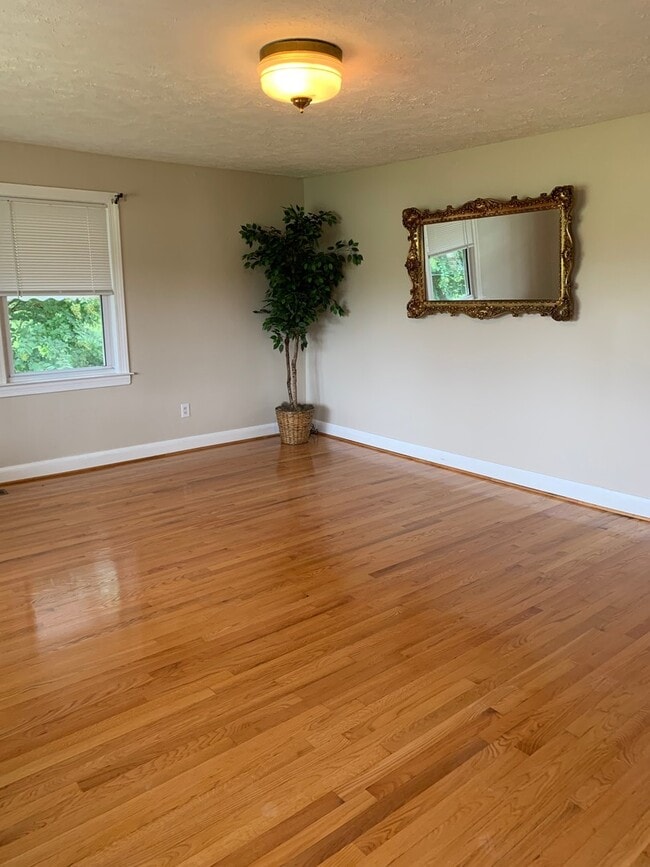 Photo - Beautiful 5 bed/2 bath house