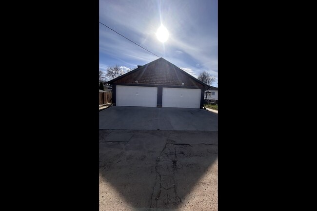 Photo - 11425-11467 67 St NW Unit 11425 - Garage