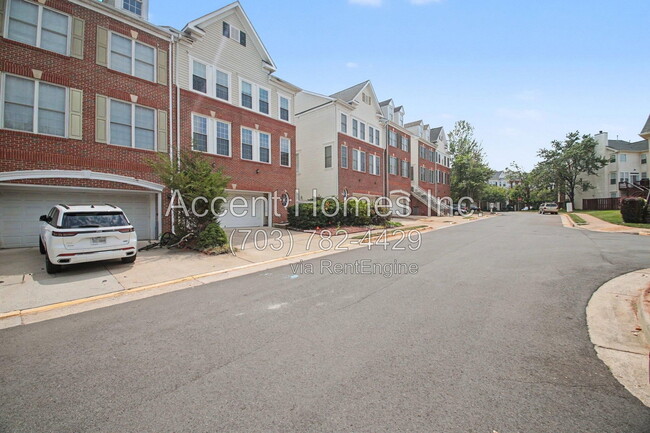 Photo - 20864 Pitt Terrace
