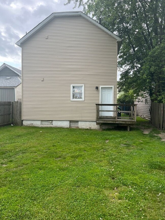 1122 E 11th St Unit 2
