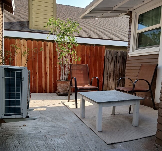 Patio trasero privado - 1184 Wesley Ave Unidad Charming Back House
