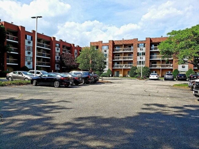 Building Photo - 4975 Washington St Unit 110