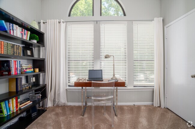 Captain 2BR, 2BA - 1,046SF - Atrium
