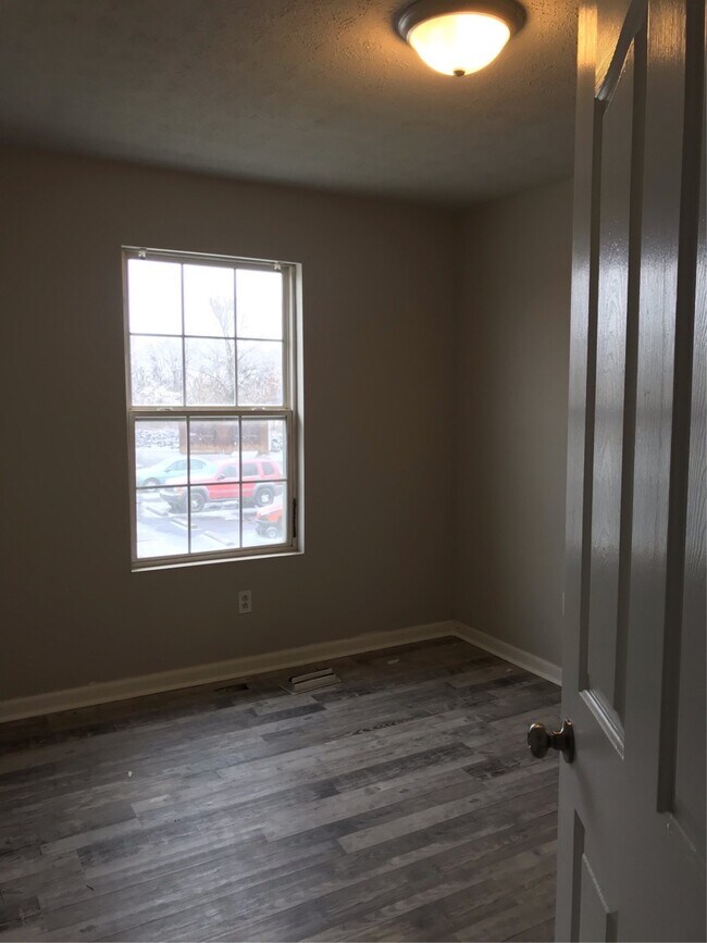 Photo - 127 Karen Ct