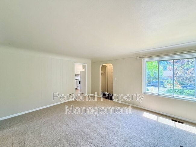 Photo - 506 W 39th St
