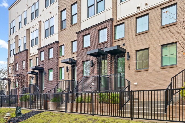 Building Photo - 201 New St