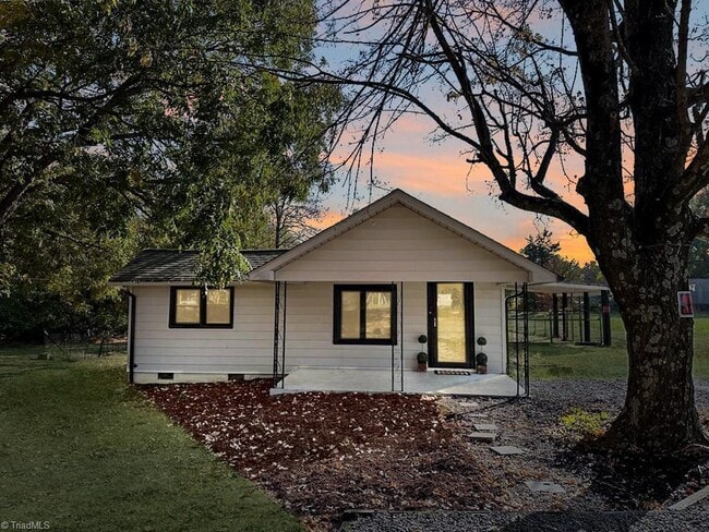 Building Photo - 5024 Ball Park Rd