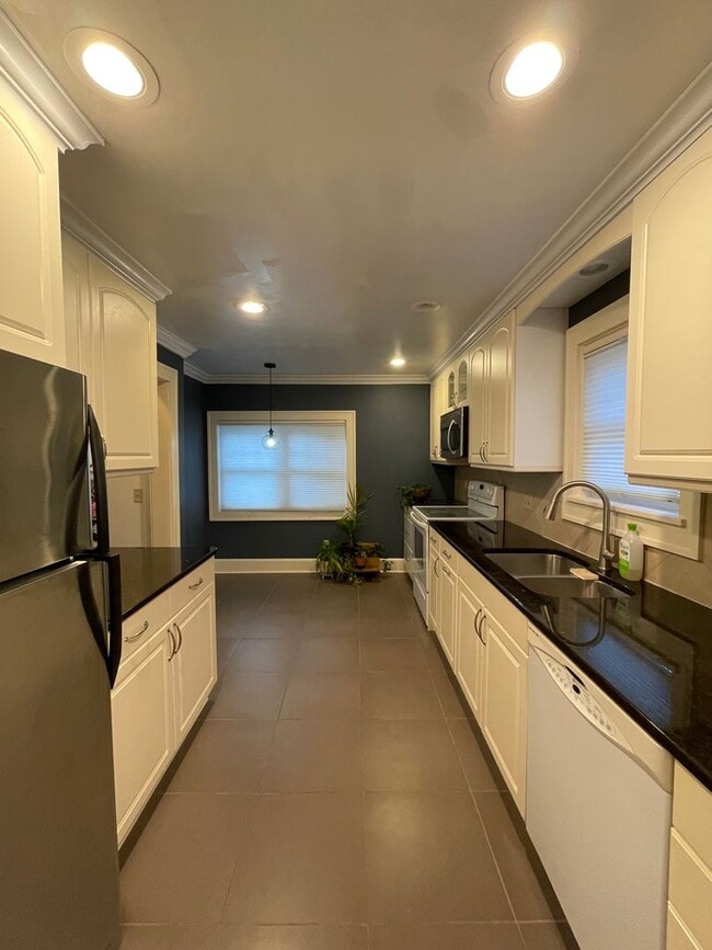 Photo - AVAILABLE JUNE - Beautiful 2 Bed 1 Bath Woodland Home