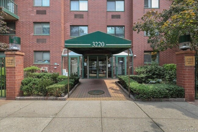 Building Photo - 3220 Fairfield Ave Unit 4D