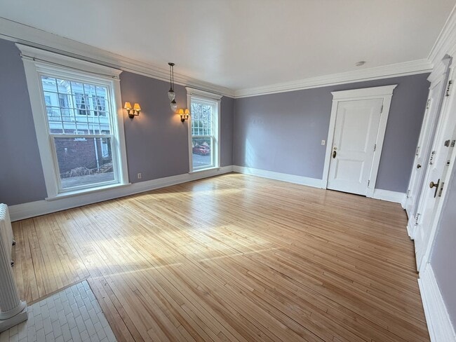 Photo - Beautiful 4 Bedroom/2 Bathroom Second Floor Apartment in East Duluth Mansion with Utilities Inclu... Unidad 2307 E Superior St - 2