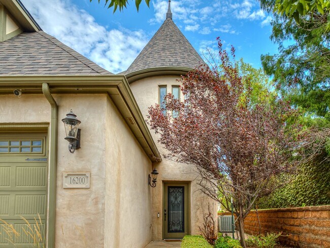 Photo - End Unit- @ Muirfield Village- Classic Bill Roberts Custom Built- 4 Bedrooms+ Media Room- Close t...