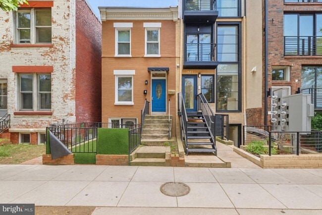 Building Photo - 1315 Pennsylvania Ave. SE Rental