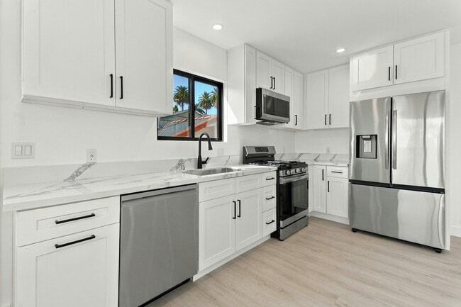 615 N Coronado St Unit 3