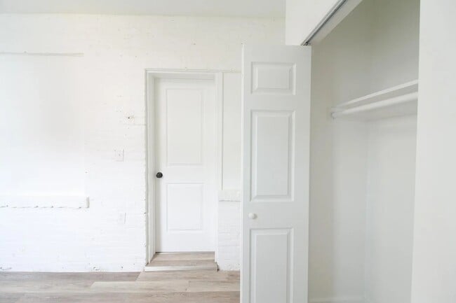 Photo - 2774 Myra St