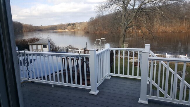 446 Lakeside Blvd W Unit studio apartment