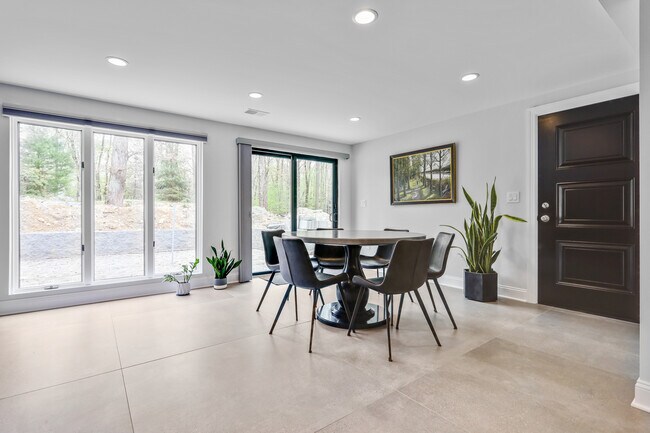 Photo - 42 North Rd Unit Modern Retreat