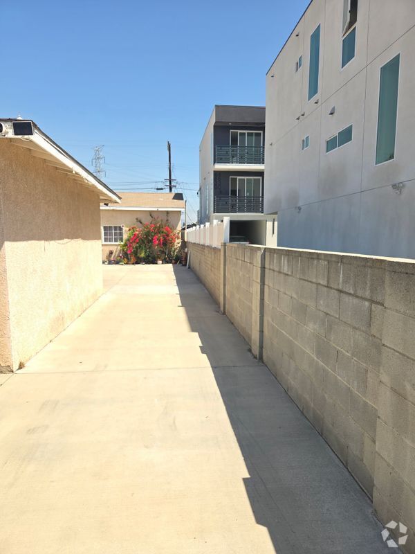 Building Photo - 6636 Camellia Ave Rental